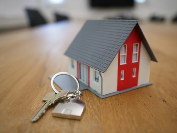 Tiny-House-with-keys